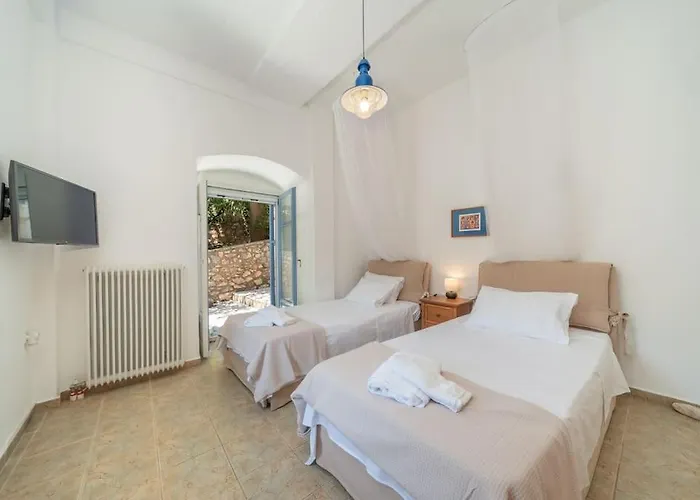 Nonna House أيّا إفيميا