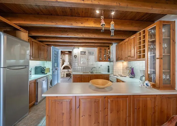 Nonna House أيّا إفيميا