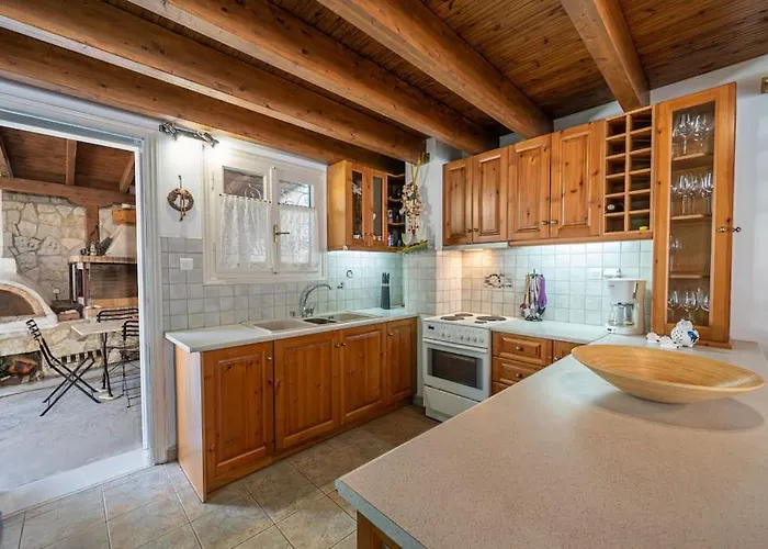 Nonna House أيّا إفيميا